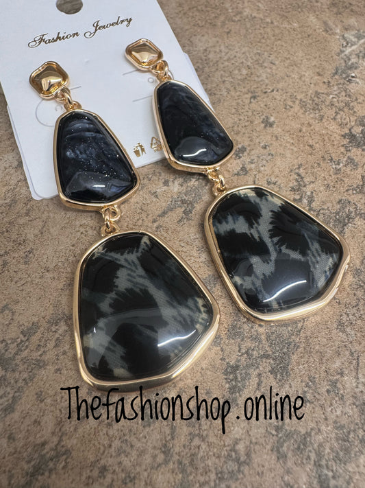 Akira Earrings in Black