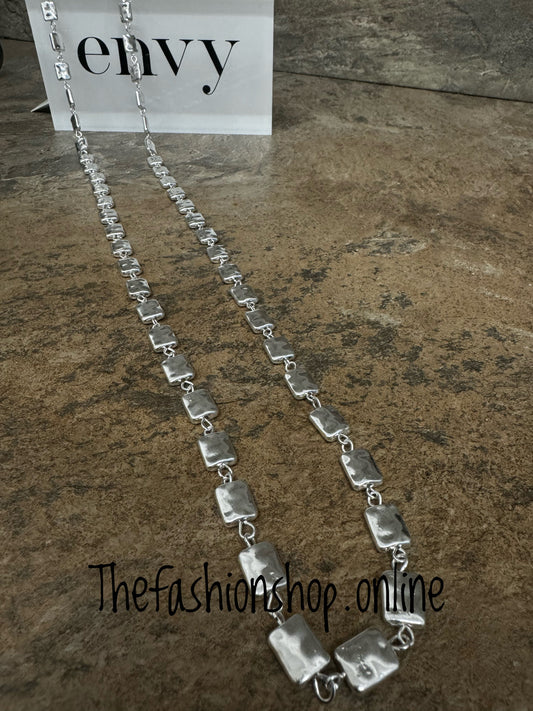 Envy long silver necklace with hammered squares