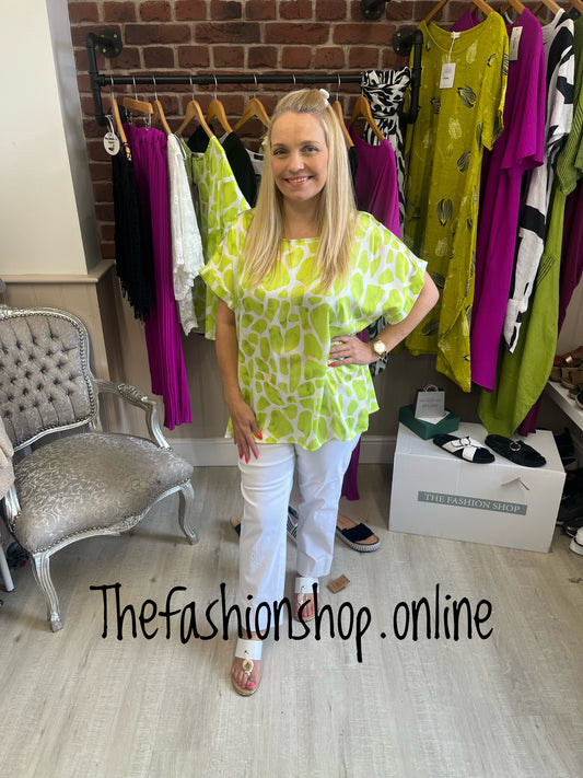 Lime and white giraffe print top 12-18