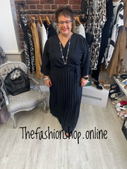 Plus size long black pleated dress 16-26