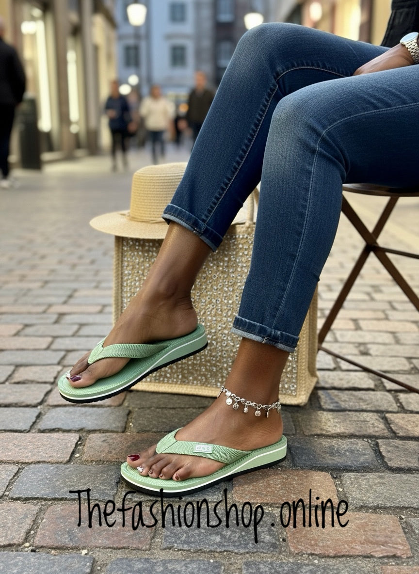 Summer Wedge Flip Flop in Green 4-8