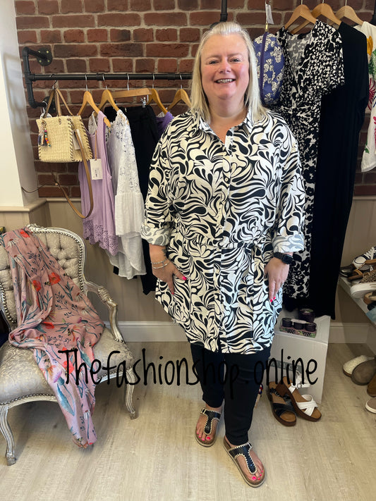 Sophia black and cream swirls shirt 14-20