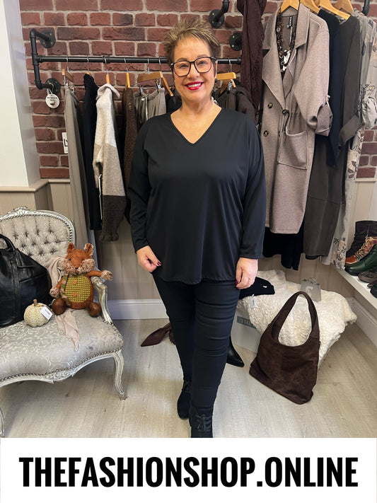 Megan black V neck top 14-20