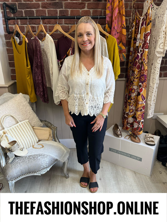 Sienna cream lace blouse 8-16