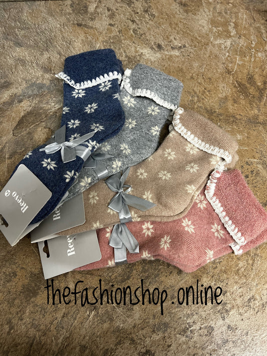 Wool mix snowflake socks sizes 3-7