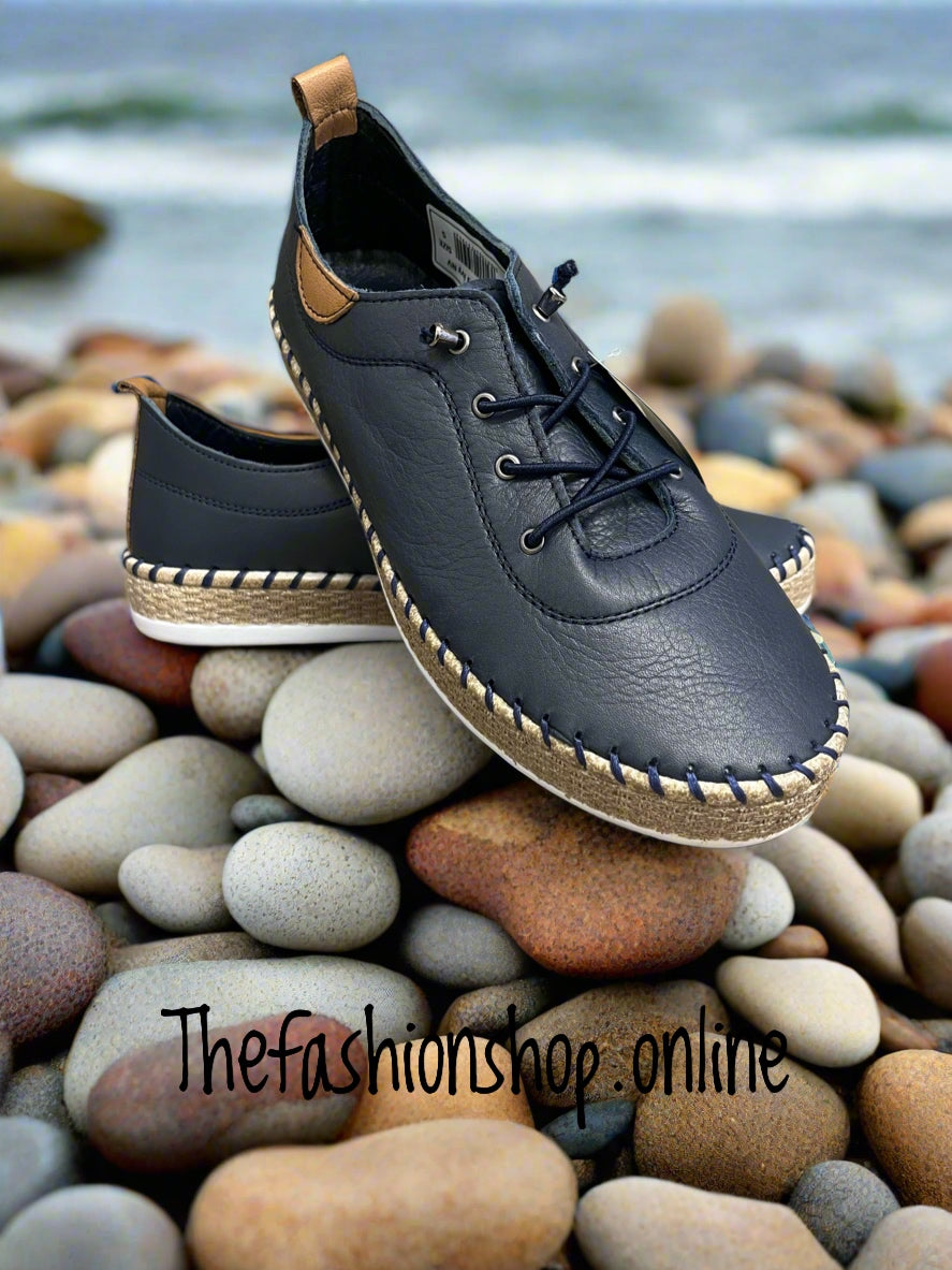 Ivy navy leather pump sizes 4-9 (37-42)