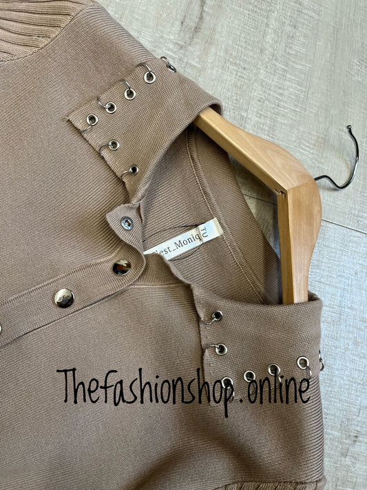 Kelly camel statement collar top 8-14