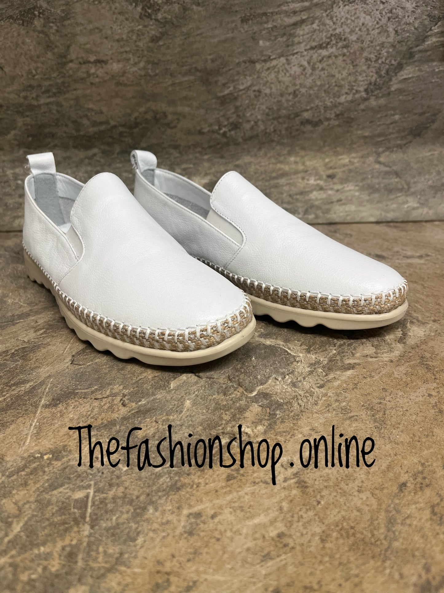 Fiona white leather pump sizes 4-9 (37-42)