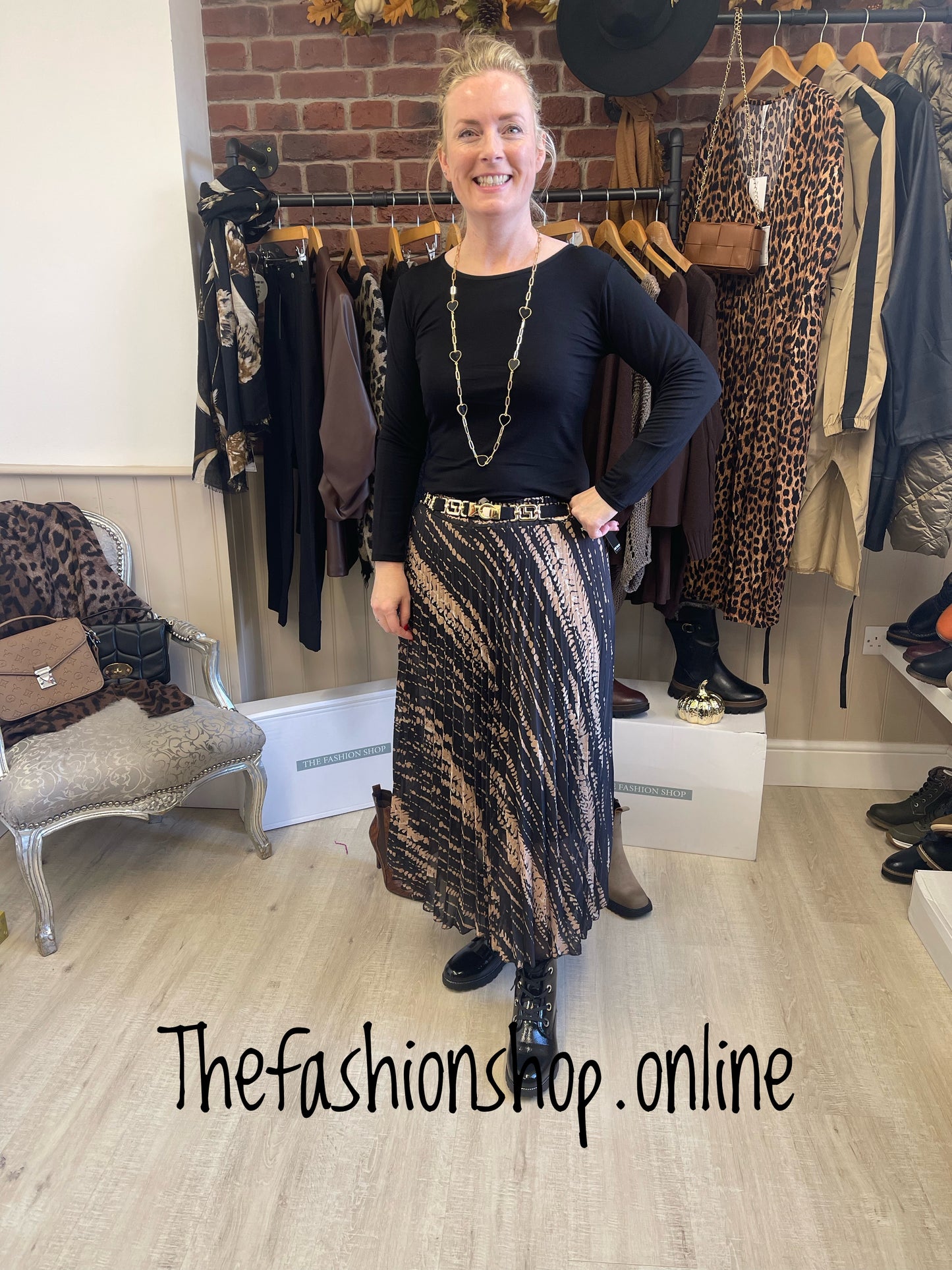 Camel and black abstract pleated skirt 8-14
