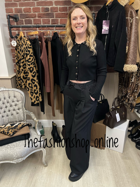 Kelly black statement collar top  8-14
