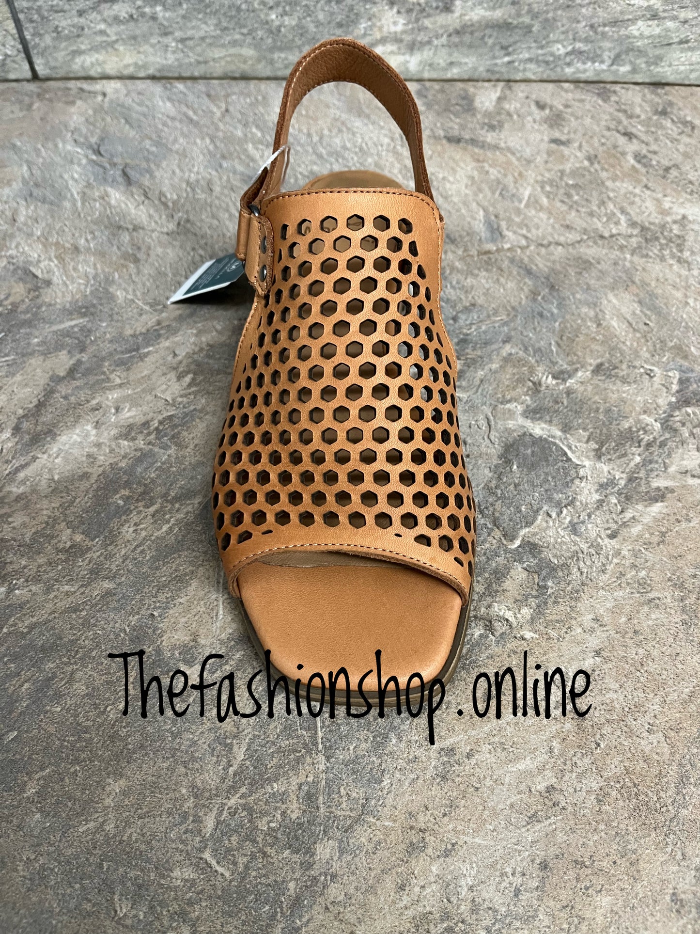 Modella Beatrice tan leather honeycomb sandals sizes 4-8 (37-41)