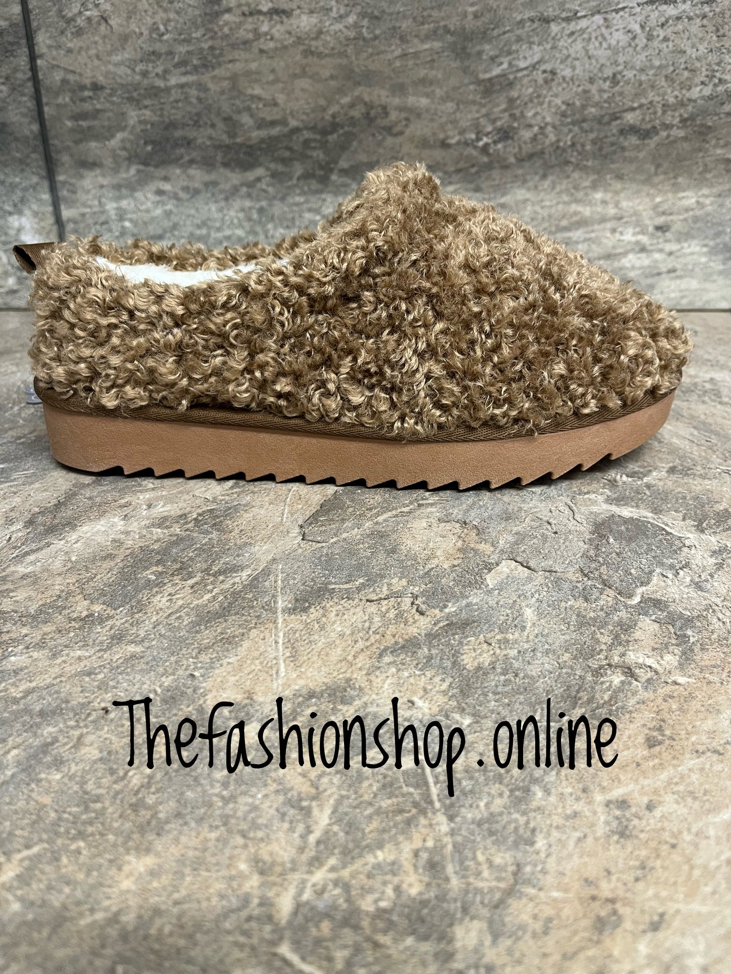 Cozipawz brown faux fur slippers sizes 3-8