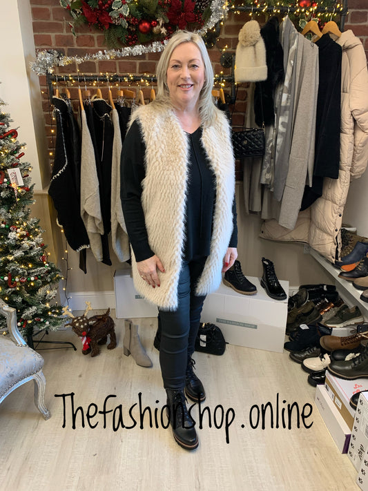 Beige faux fur gilet 12-18