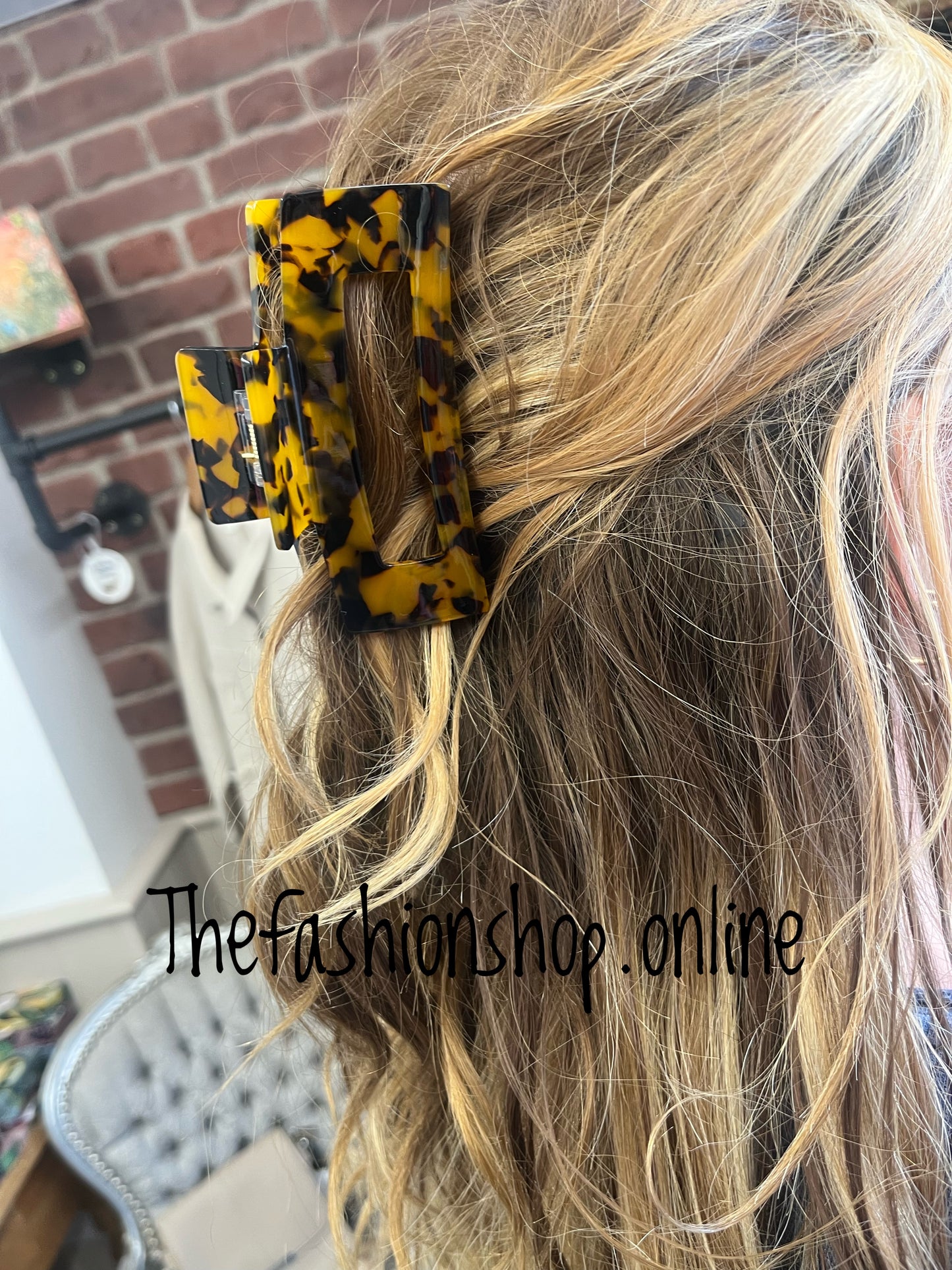 Red Cuckoo tortoiseshell claw clip