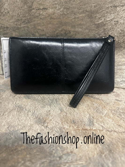 Small clutch bag with wrist strap - black