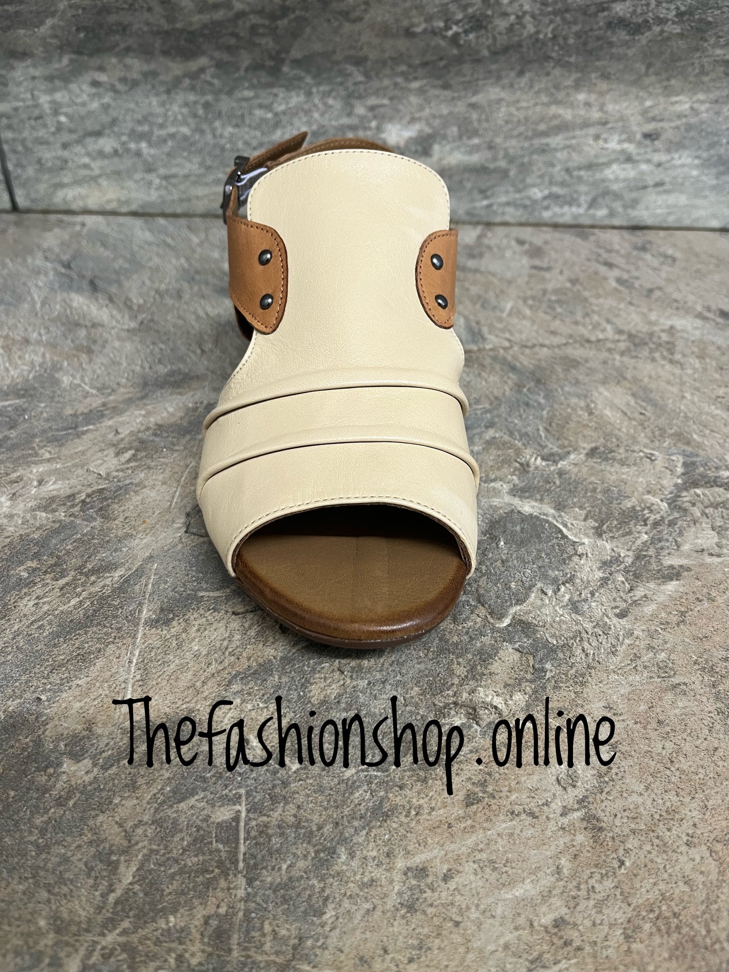 Lunar Jaden beige and tan leather sandals sizes 4-8