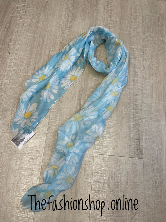 Light blue daisy scarf