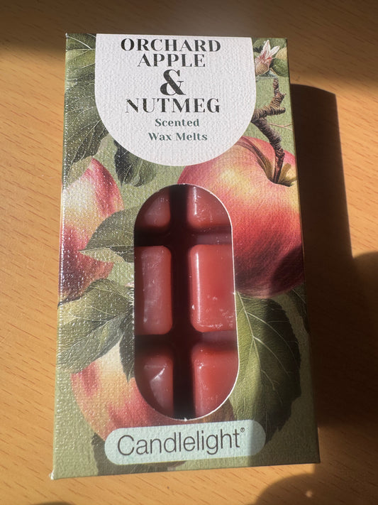 Candlelight pack of 8 wax melts Orchard Apple and Nutmeg