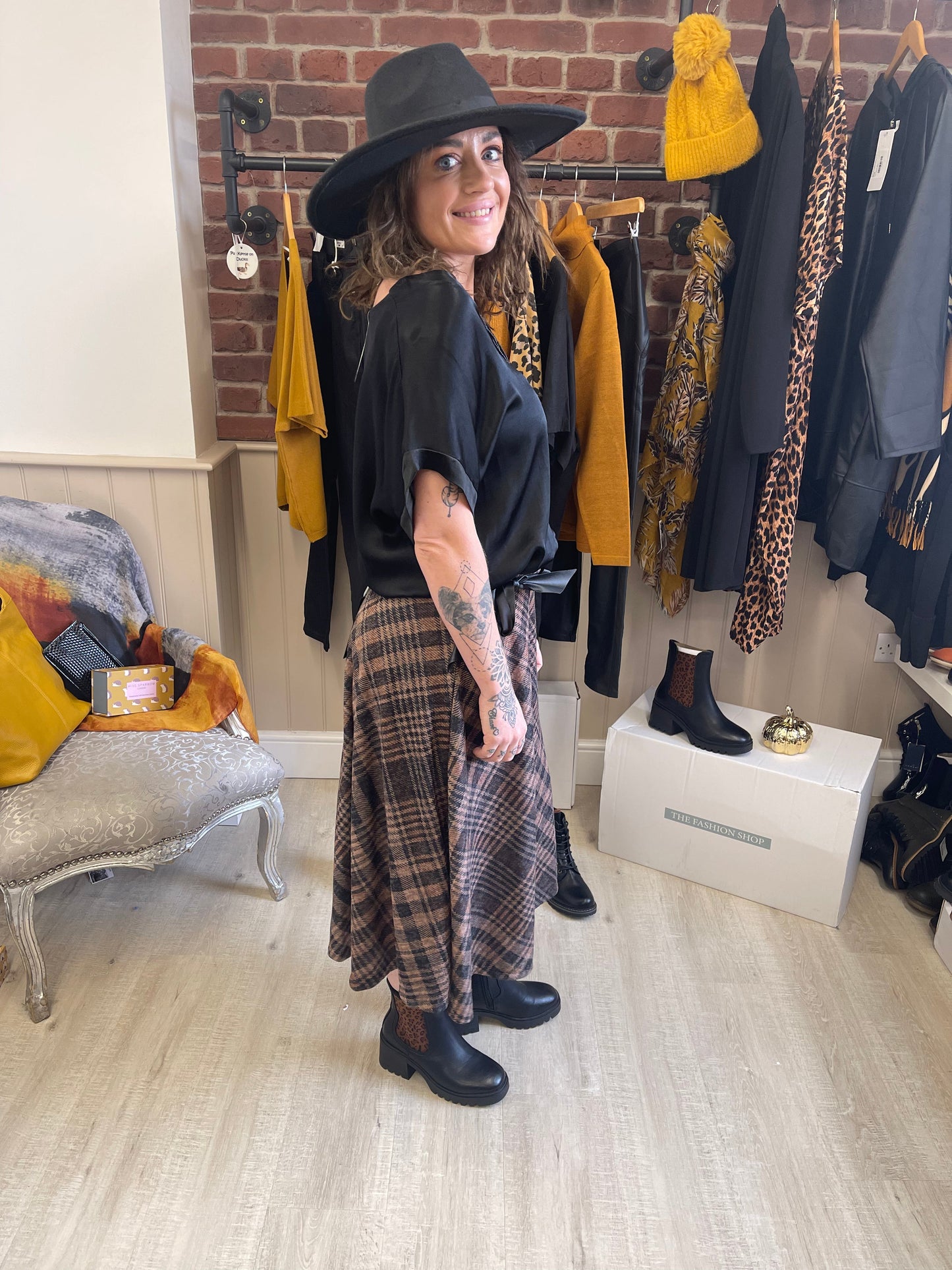 Camel and black plaid midi skirt 8-14