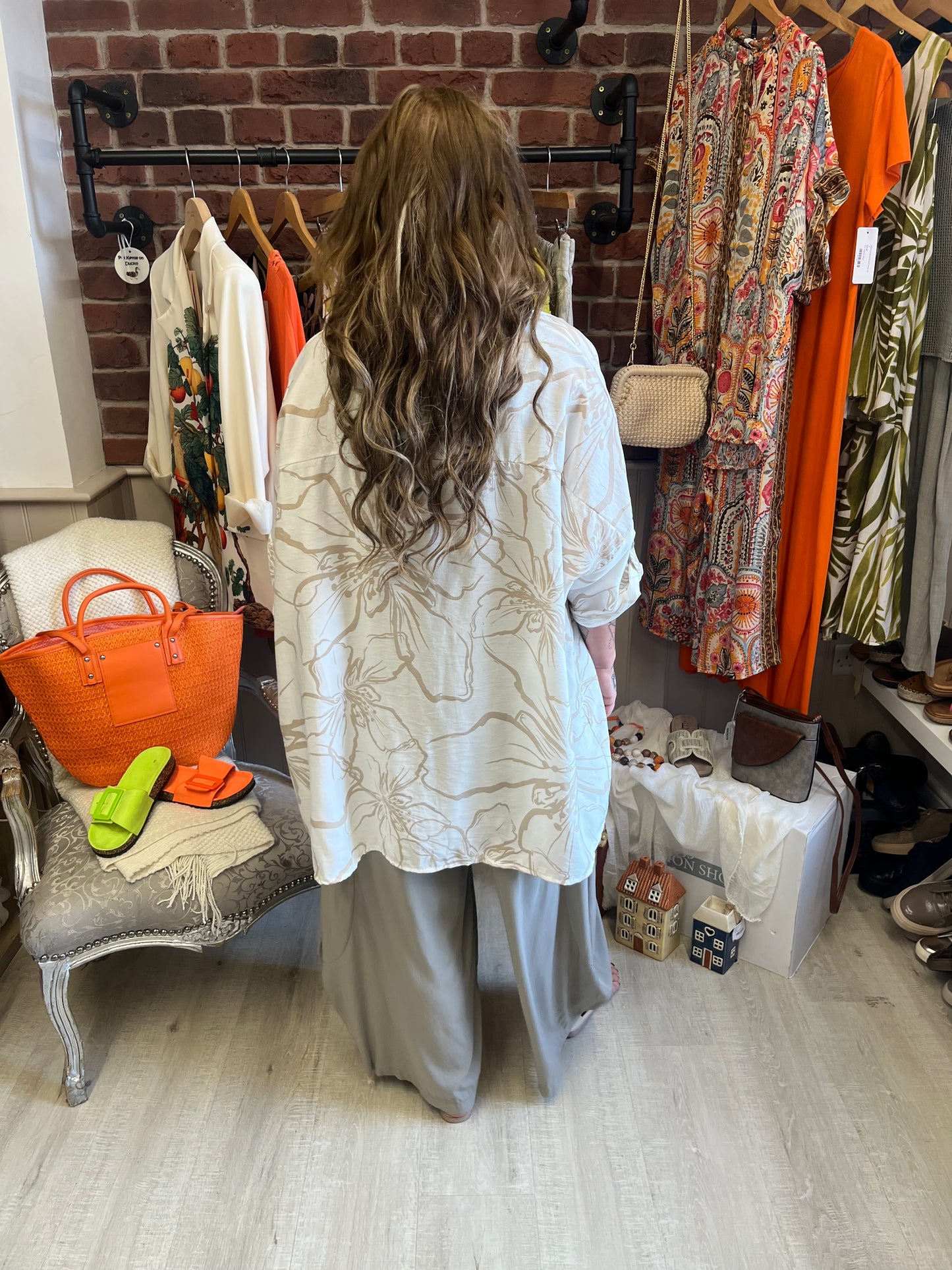Davina white and beige flowers shirt 16-22