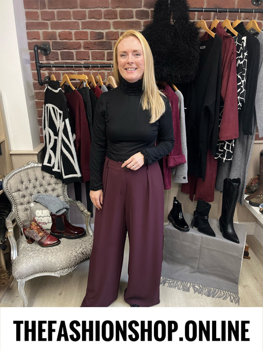 Riva black ruffle neck top 8-16