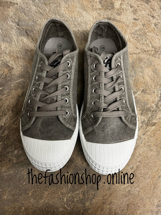 Grey canvas pumps 3-8