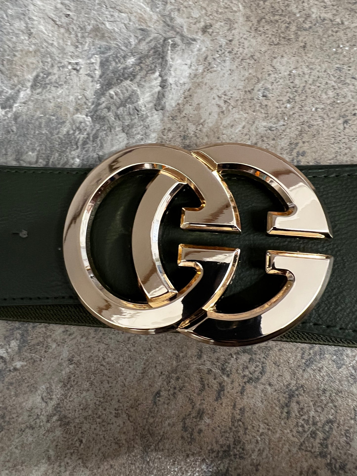 Khaki elasticated belt with gold logo buckle