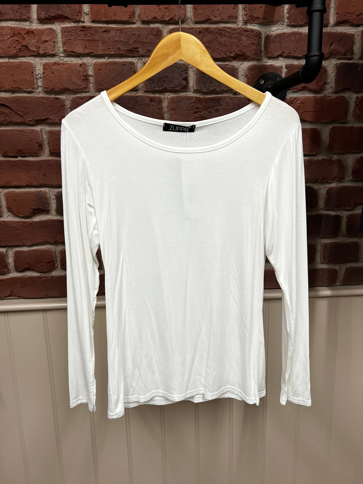 White crew neck long sleeve top sizes 16-22