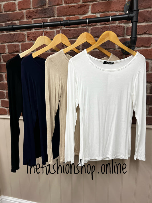 White crew neck long sleeve top sizes 16-22