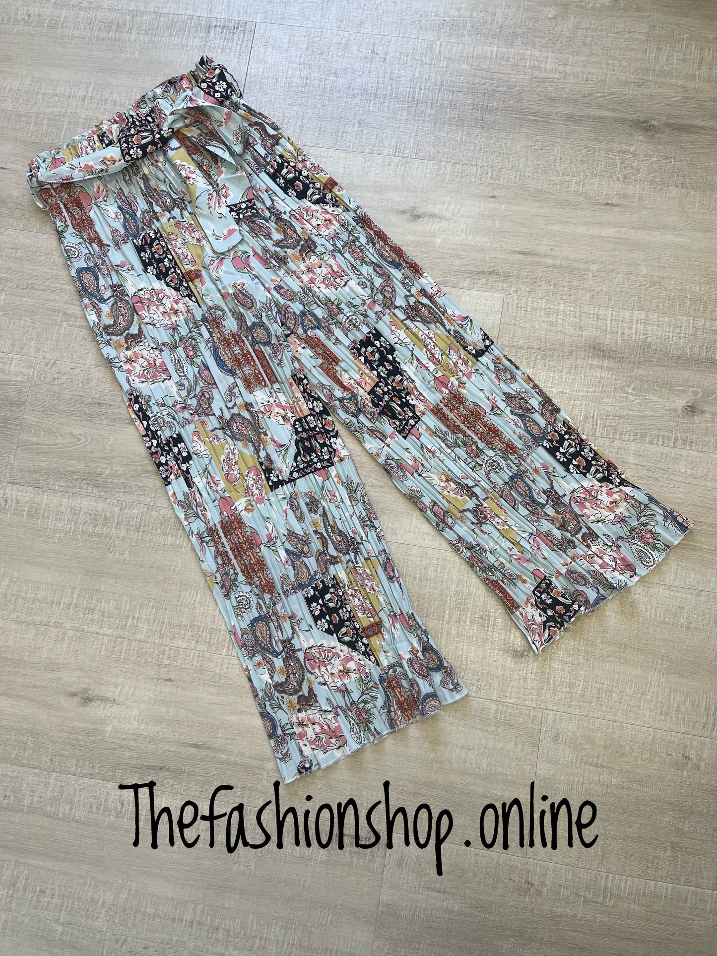 Pale blue multi print pleated wide leg trousers sizes 10-12, 14-16, 18-20