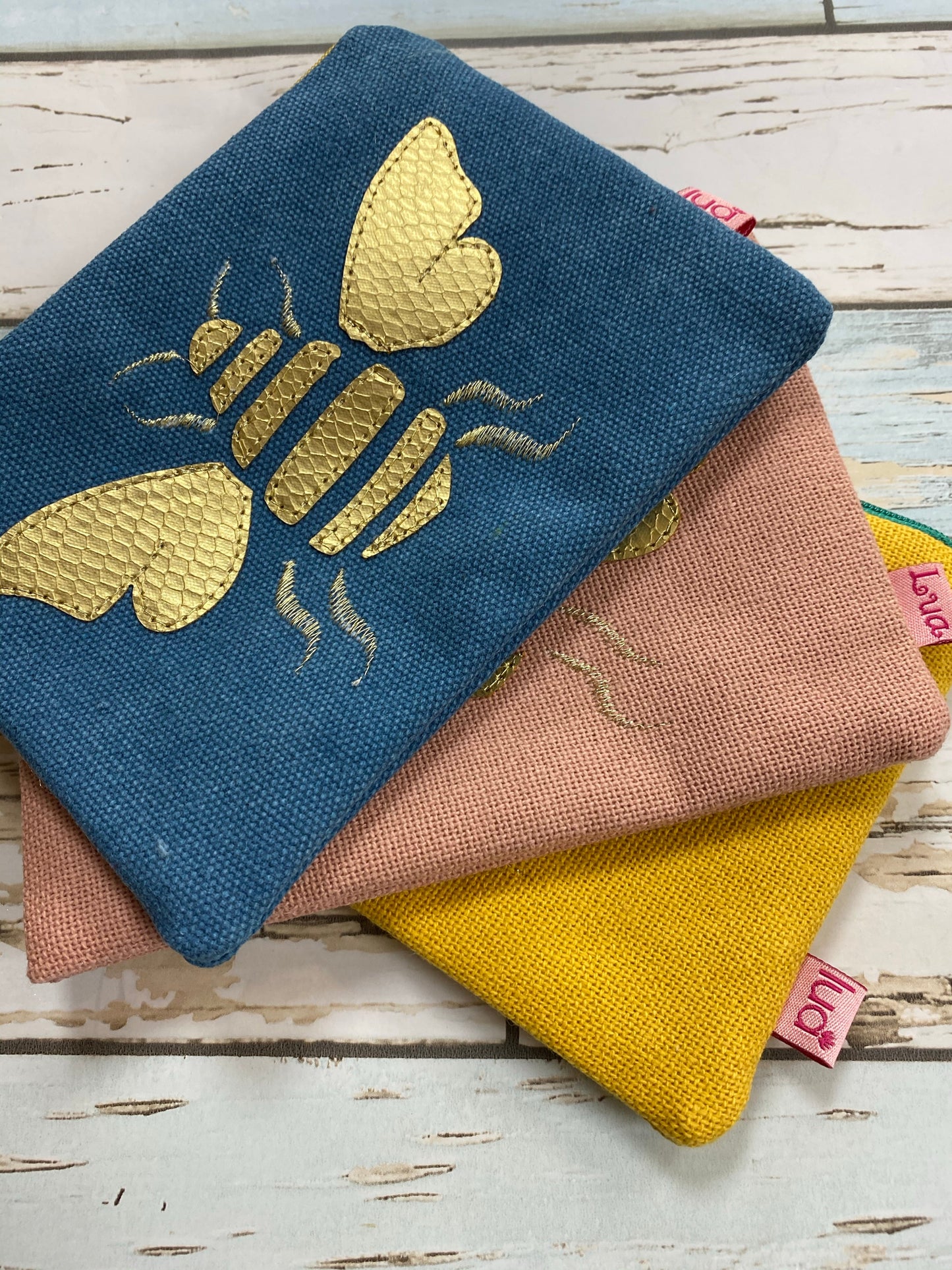 Bee purse yellow