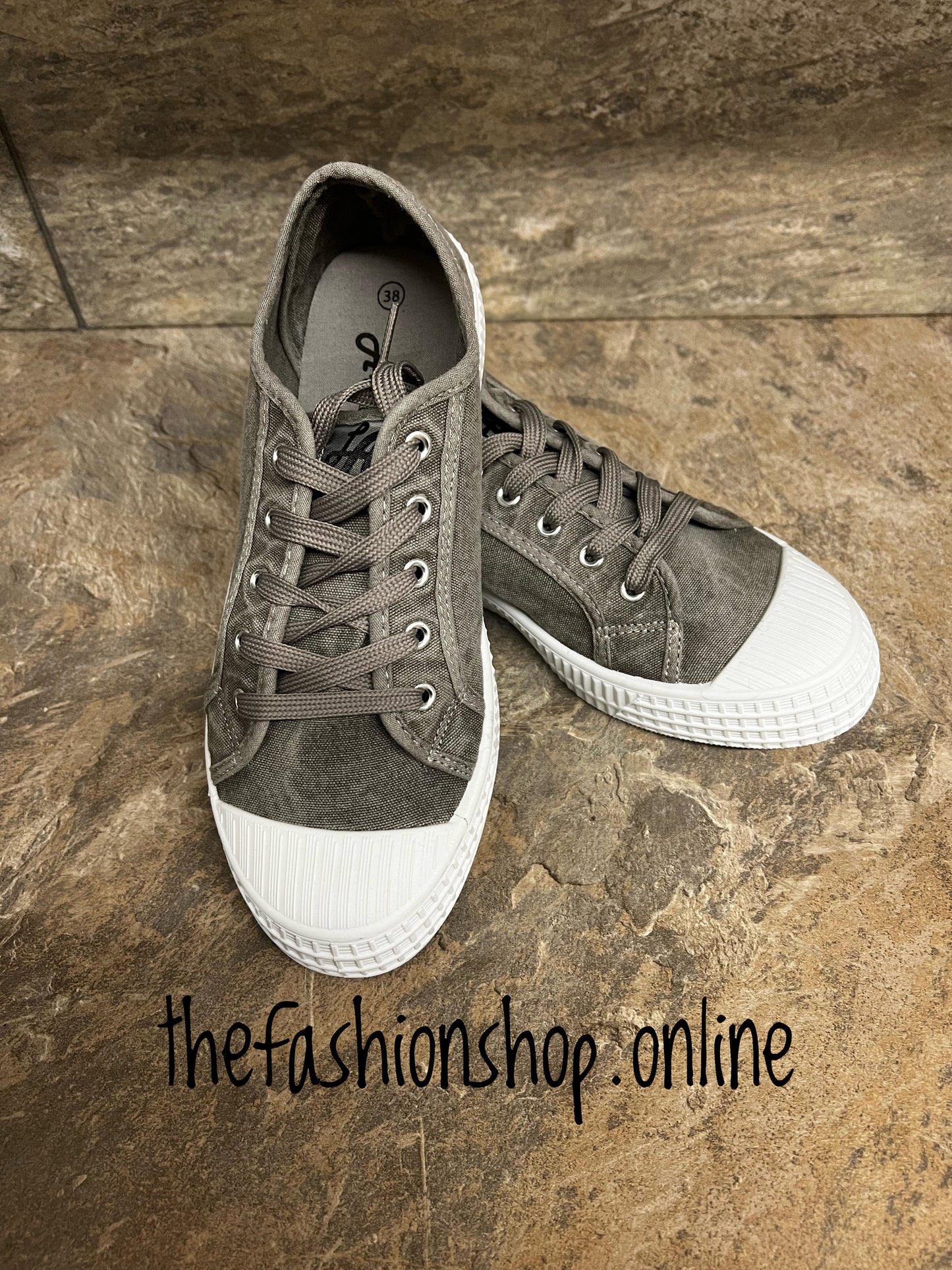 Grey canvas pumps 3-8