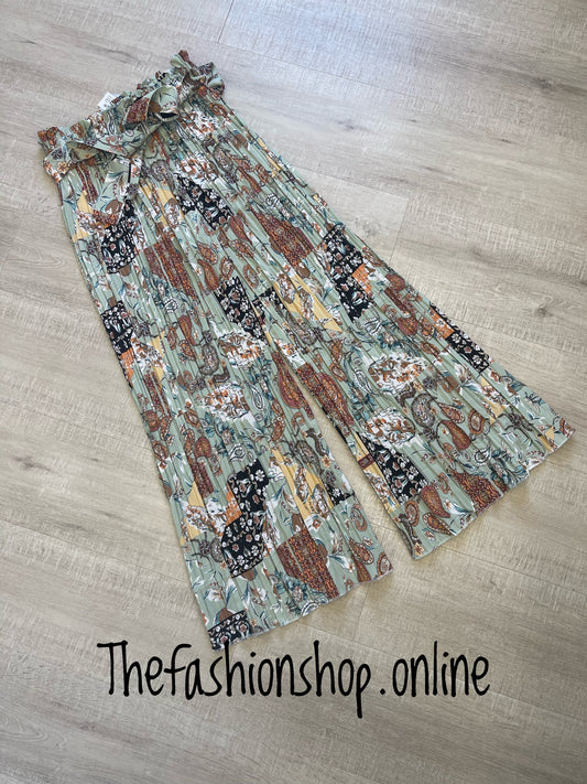 Green multi print pleated wide leg trousers sizes 10-12, 14-16, 18-20