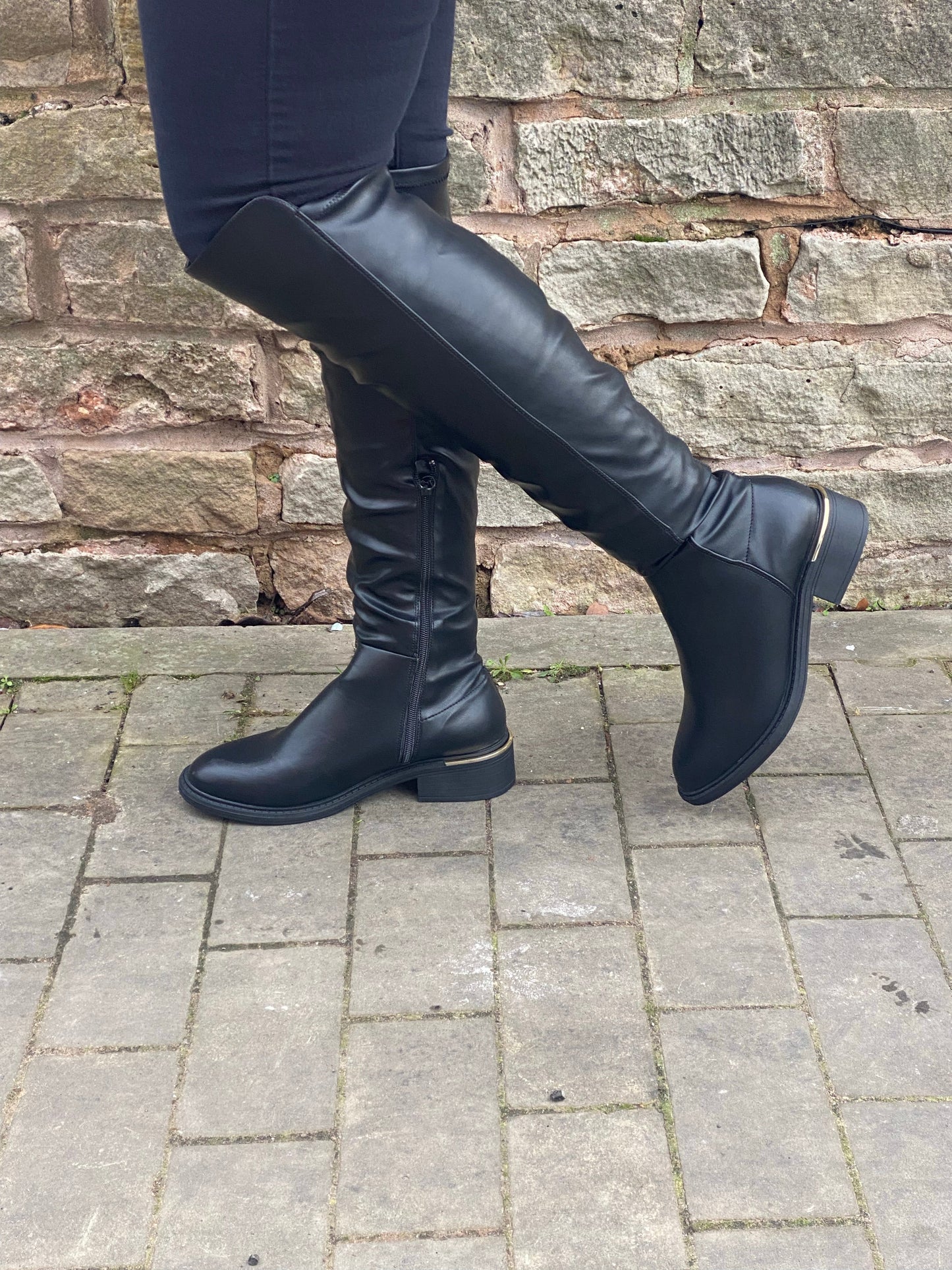 Black over the knee boot 3-8
