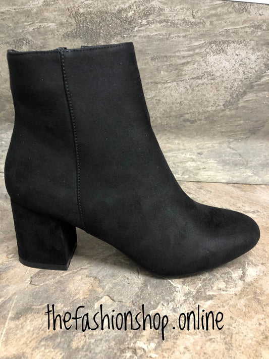 20’s Black Silk Slip On Heels by Shoecraft Shop