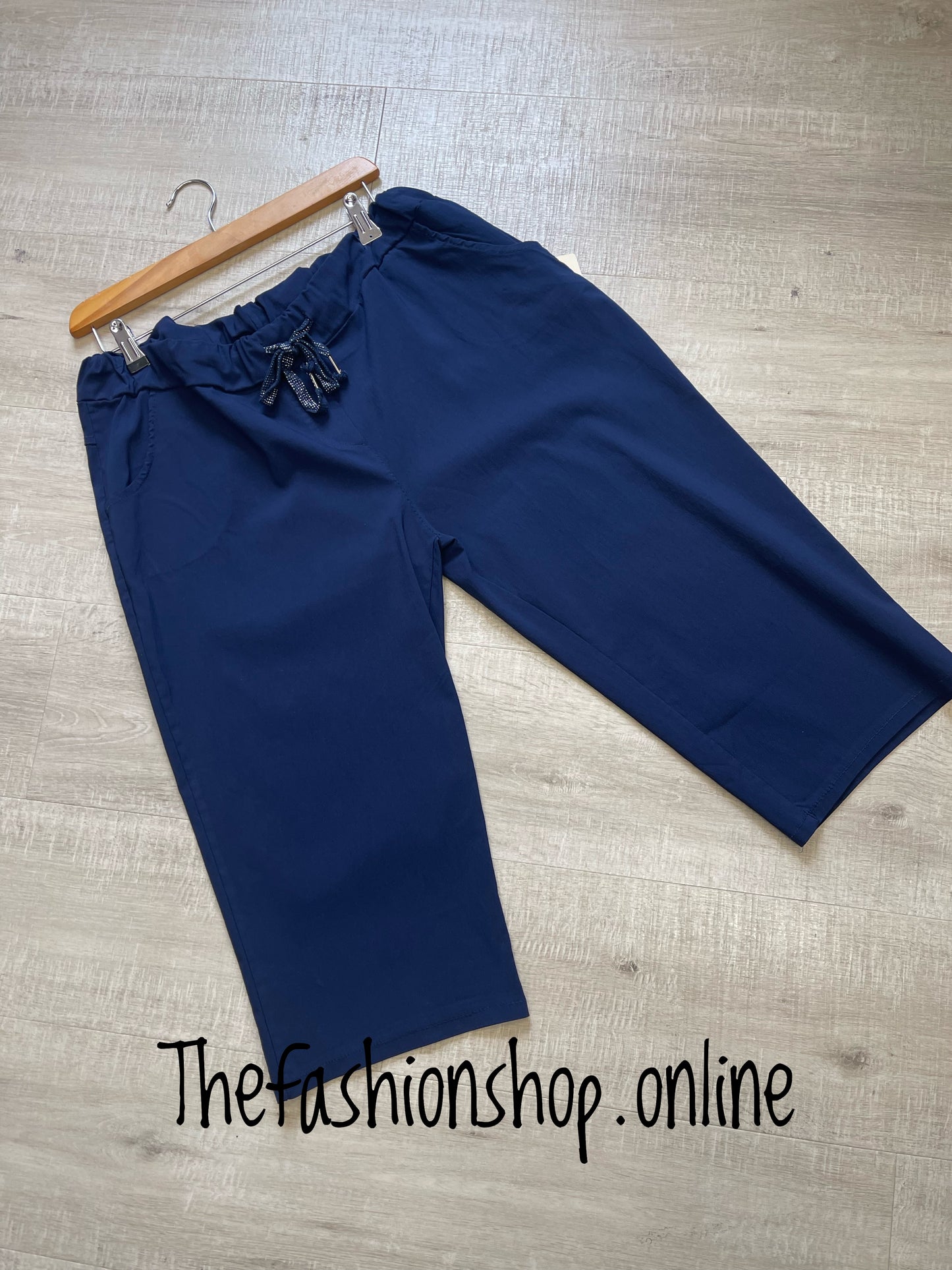 Navy stretchy cropped trousers 12-22