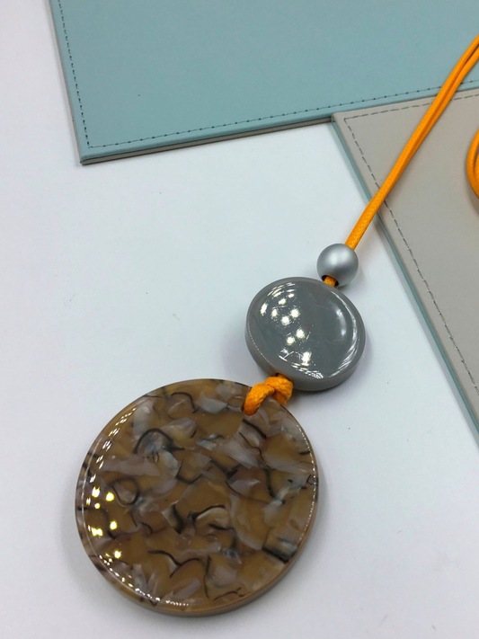 Mottled beige and grey discs necklet