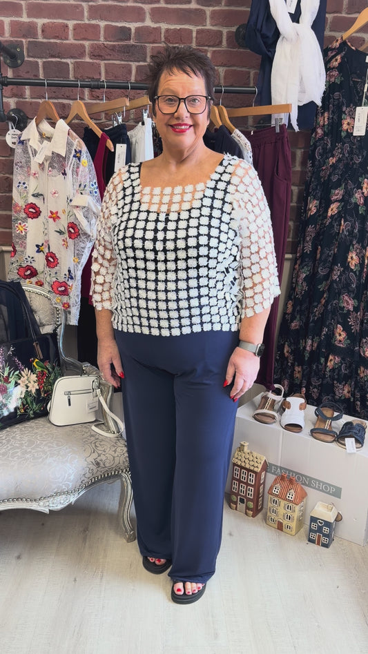 Aurora white daisy layering top 10-18