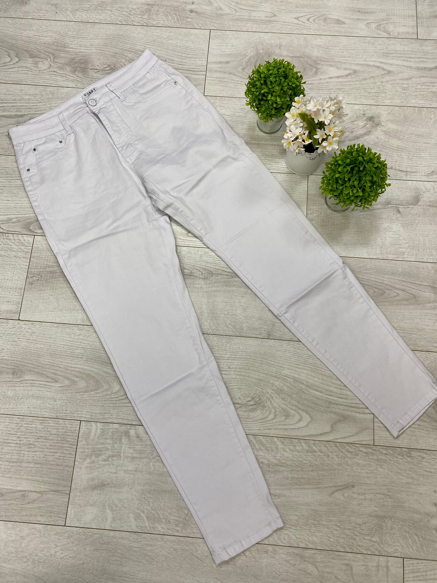 White classic ladies fit jeans