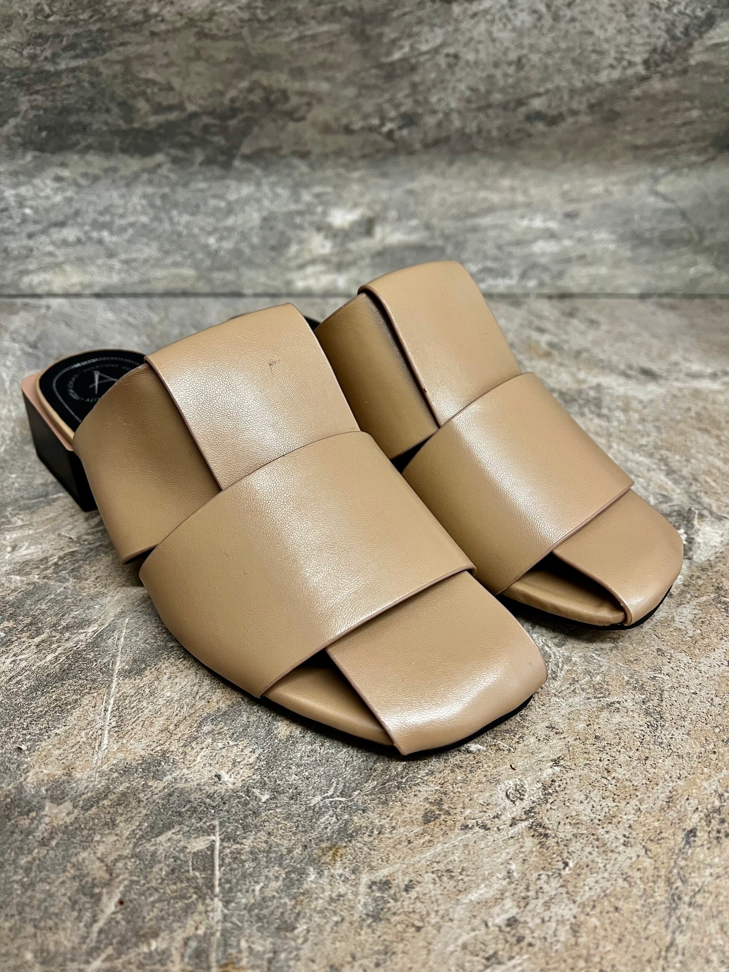 Natural low heel mule with weave straps