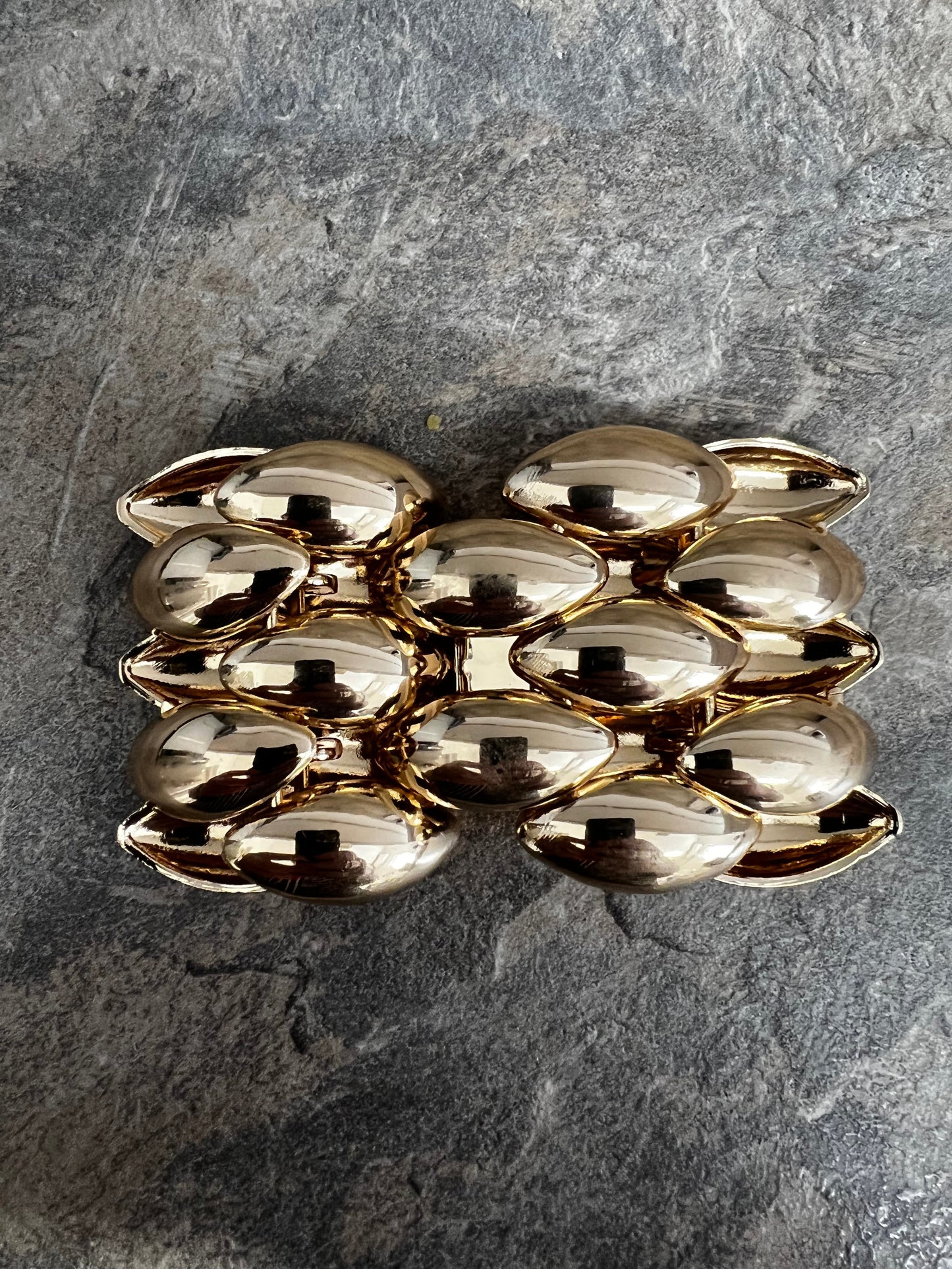 Gold pebbles bracelet
