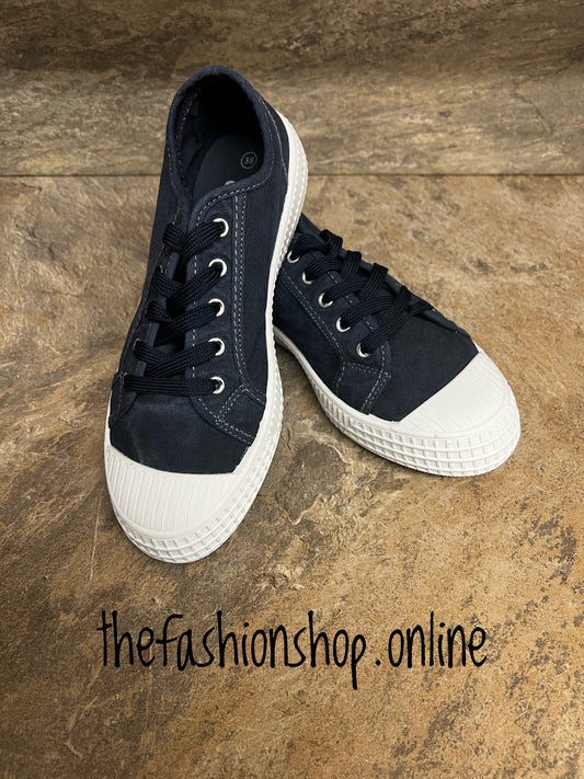 Navy canvas pumps 3-8