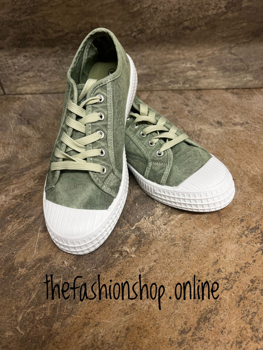 Green canvas pumps 3-8