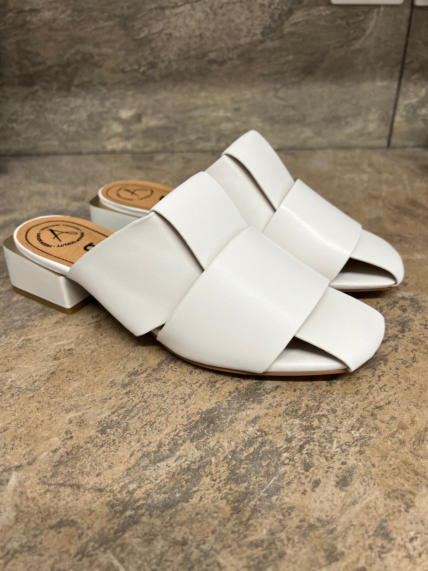 White low heel mule with weave straps