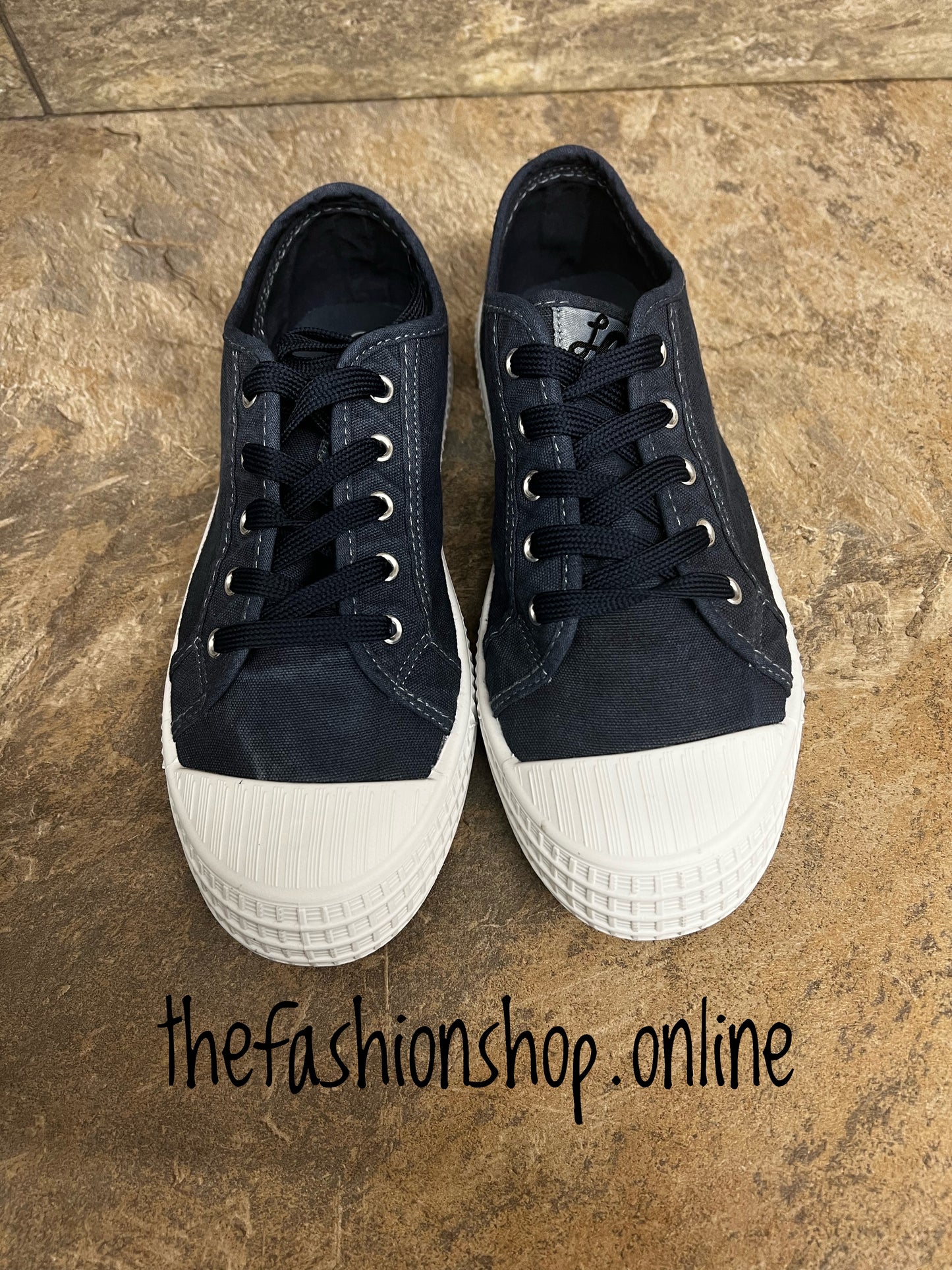 Navy canvas pumps 3-8