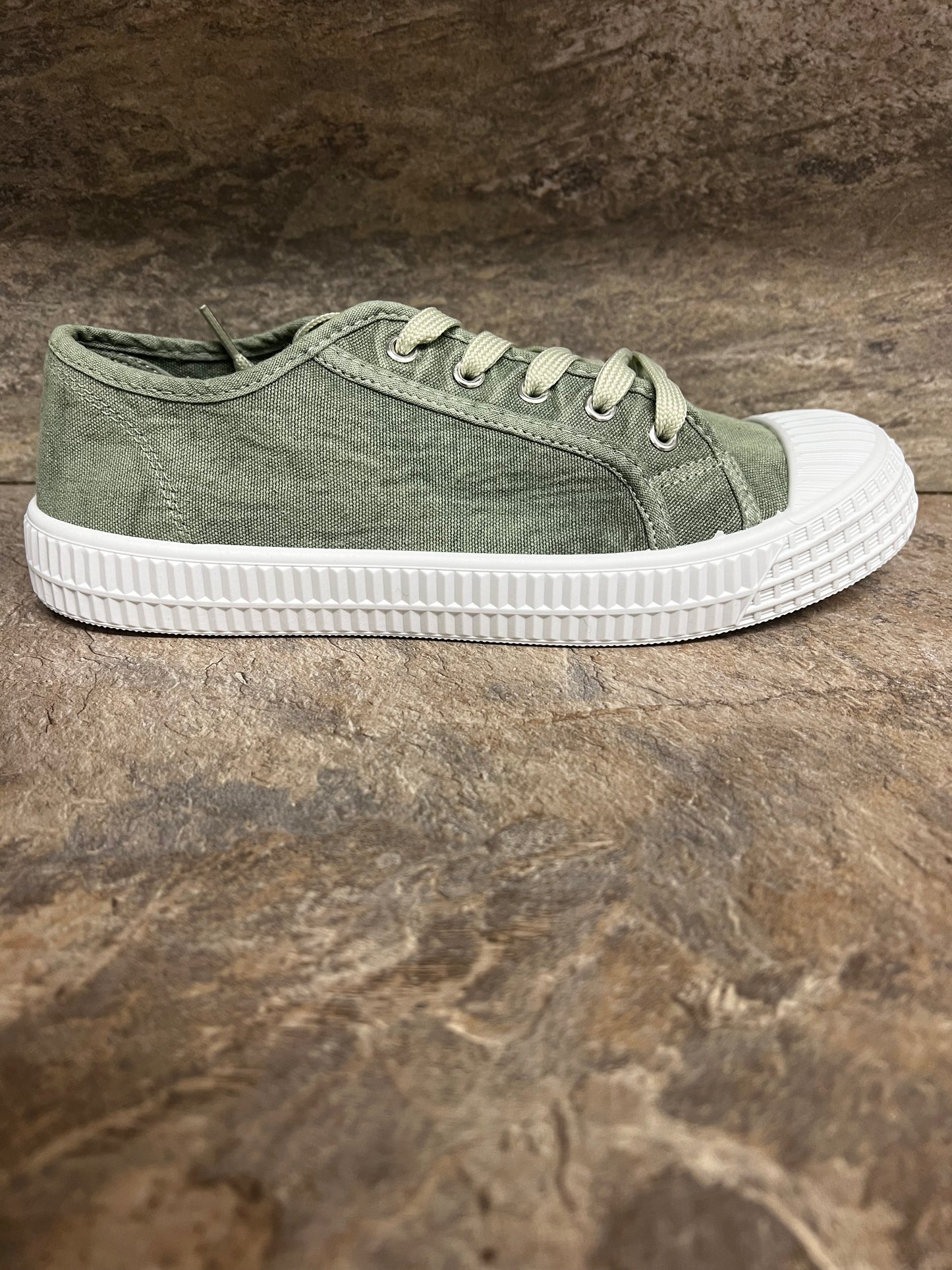 Green canvas pumps 3-8