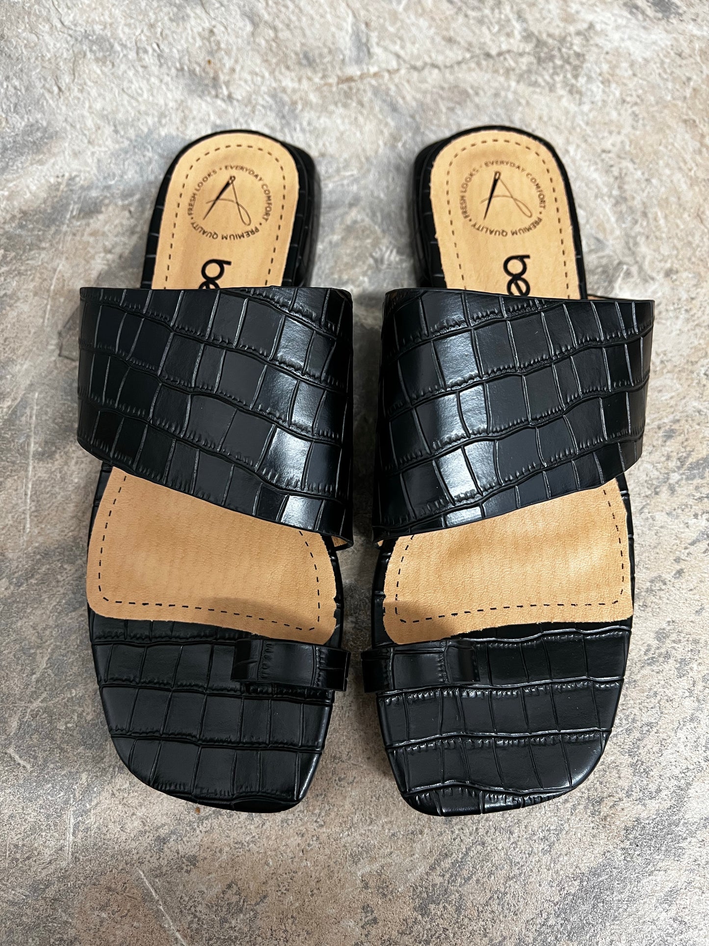 Black low heel toe loop sandal