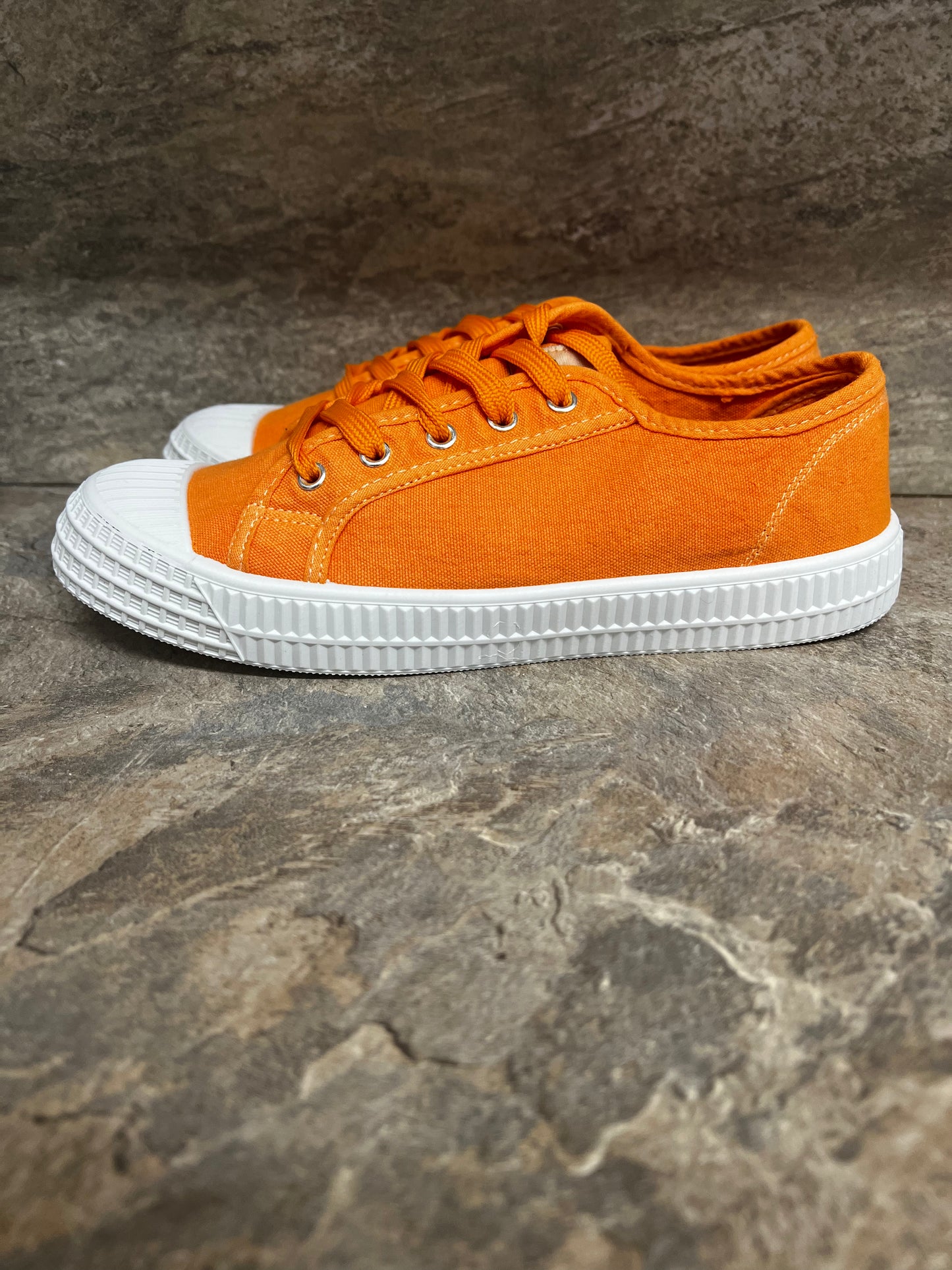 Orange canvas pumps 3-8