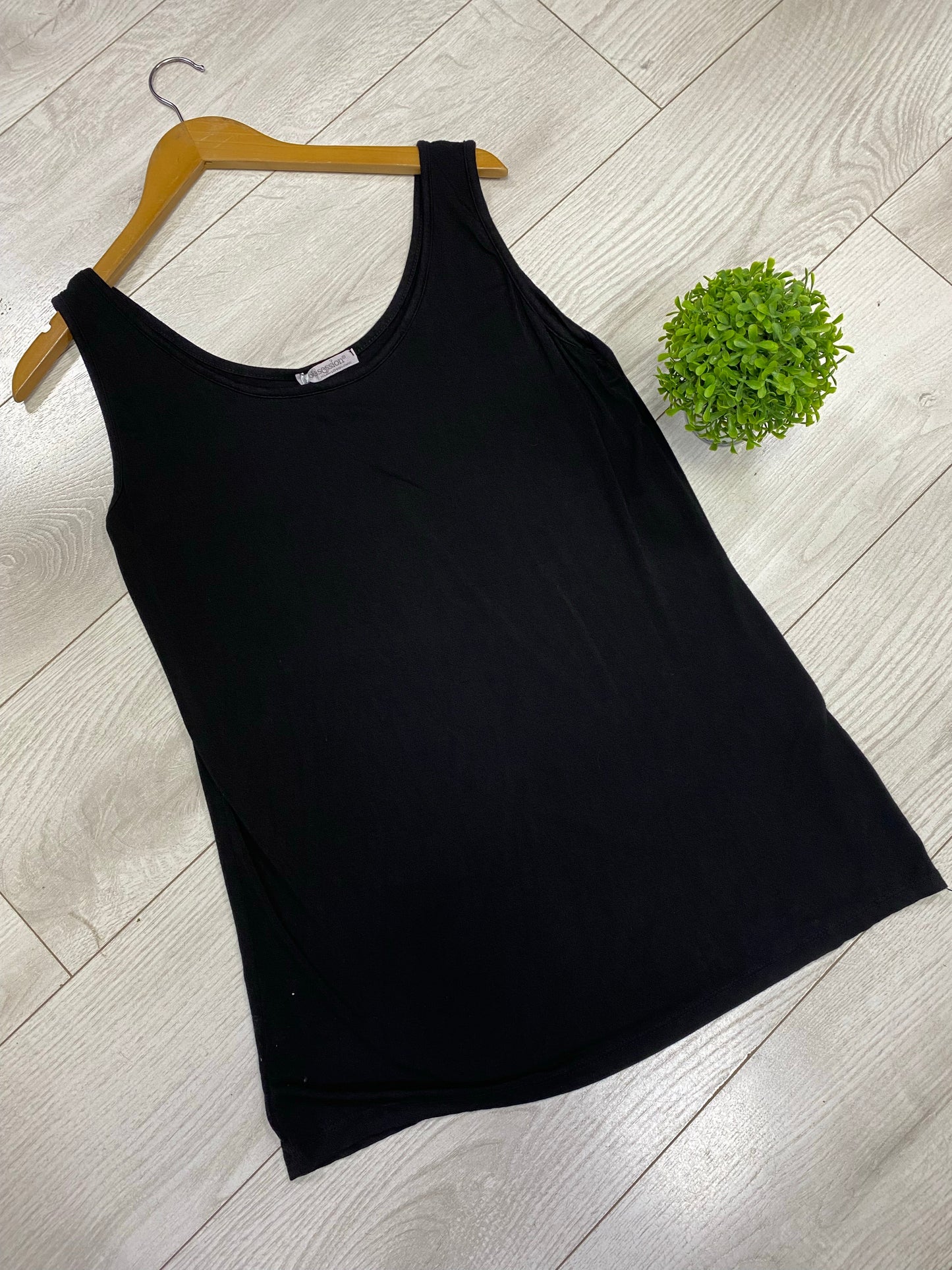 Black quality round neck vest 10-16