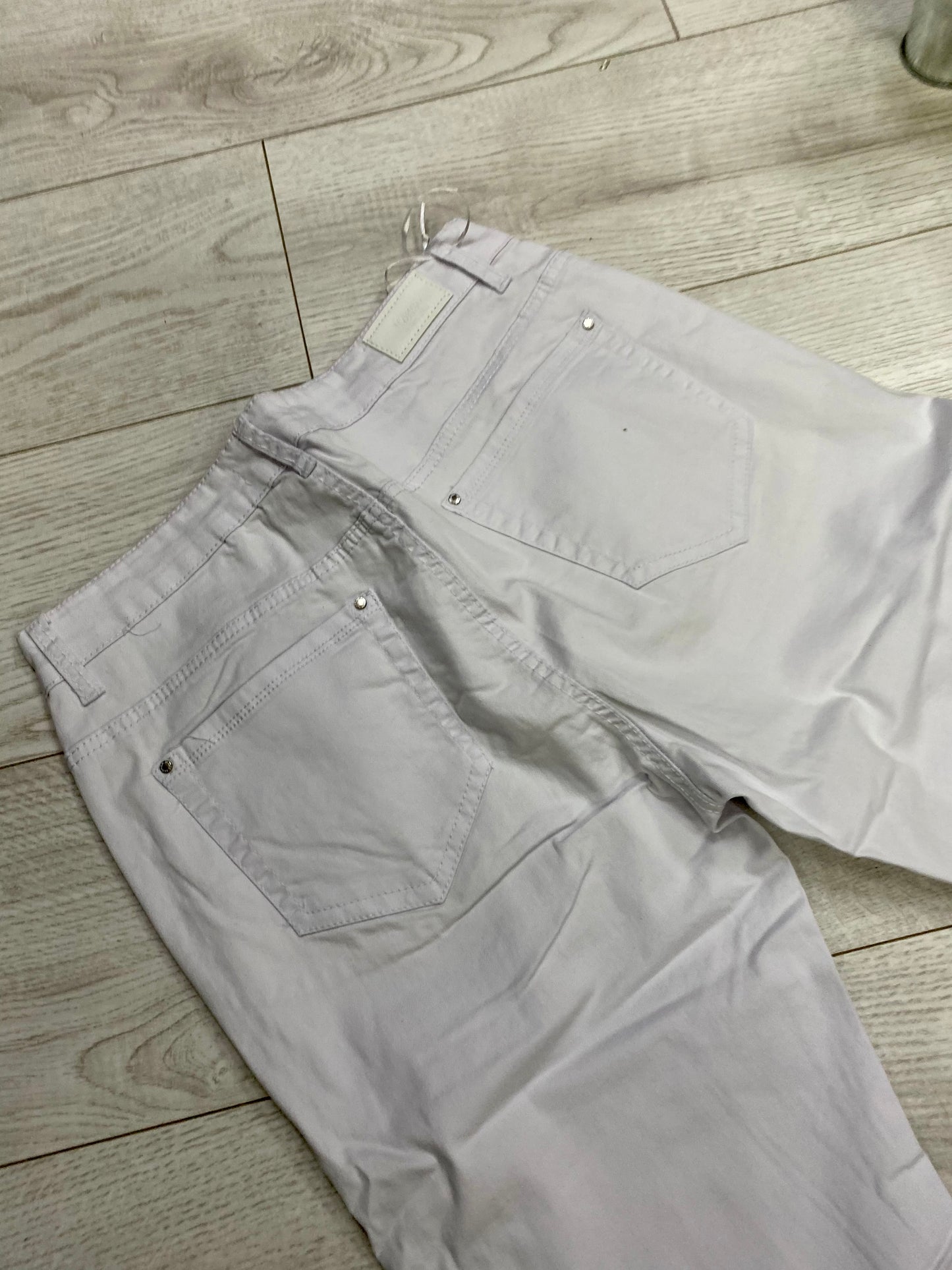 White classic ladies fit jeans